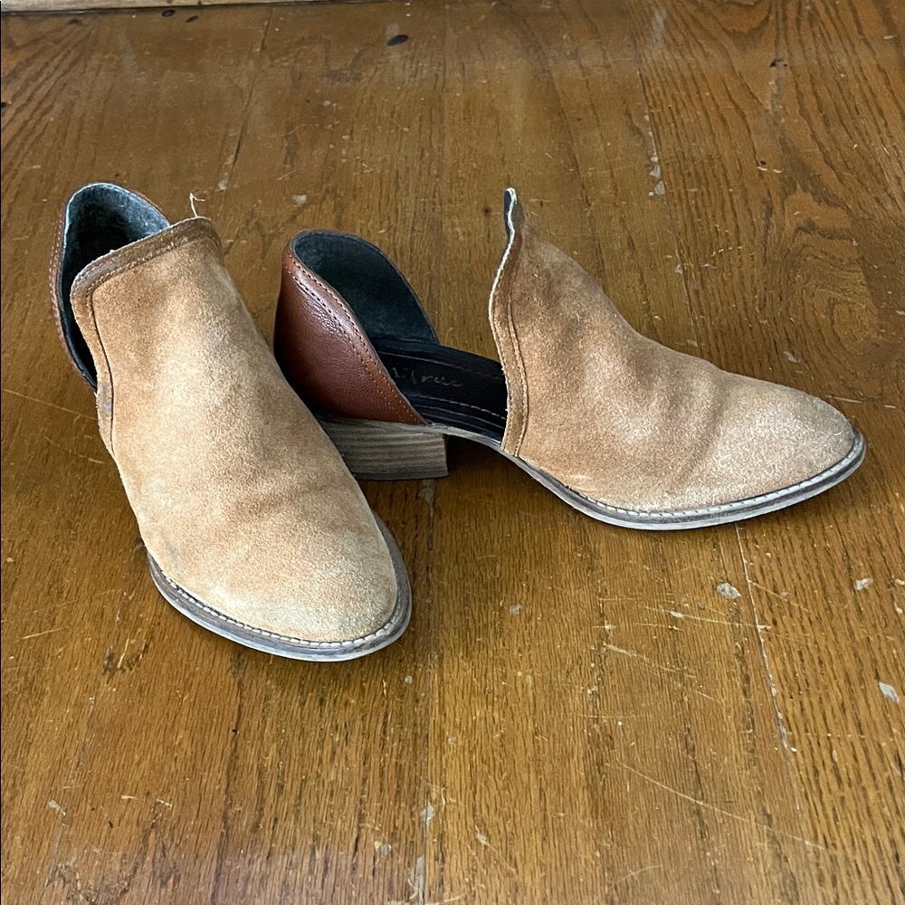 Super Cute Tan Ankle Booties Great Condition